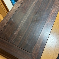 木のテーブル