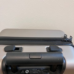 決まりました🙏再掲載します。破損あり　バーを自由に調節できる　ハードキャリーケース（３６Ｌ）　無印良品の画像