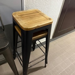 ハイチェア背もたれ付き3脚＋背もたれなし２脚の画像