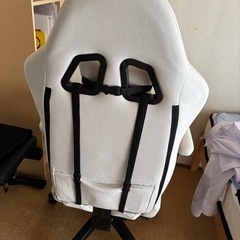 ゲーミングチェア ホワイトの画像