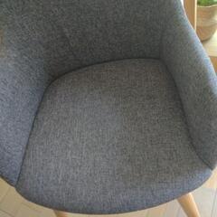オシャレな椅子2脚の画像