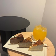 明日（7/5）カフェ行ける方いますか〜？☕️