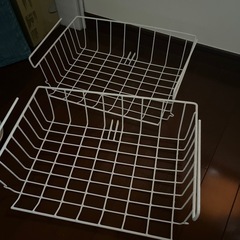 ラックに引っ掛けて使うカゴ　軽くて使いやすいの画像