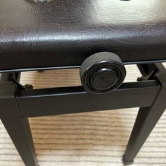 ピアノの椅子（ヤマハ）の画像