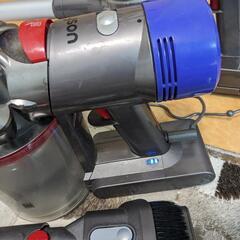 dyson ダイソンSV10 コードレスクリーナー 本体と付属品の画像