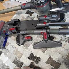 dyson ダイソンSV10 コードレスクリーナー 本体と付属品の画像