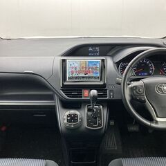 【ローン審査通過率95％！ローンお任せください！】トヨタ ヴォクシー 　ＺＳの画像