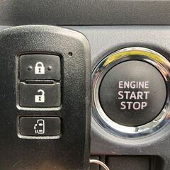【ローン審査通過率95％！ローンお任せください！】トヨタ ヴォクシー 　ＺＳの画像