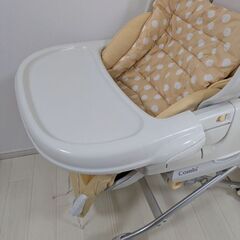 コンビ　手動ハイローチェア　テーブル、収納ボックス付