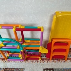 室内遊具　ジャングルジム滑り台の画像