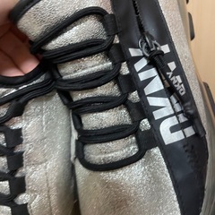 DKNY 厚底スニーカーの画像