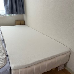 セミシングルベッド　マットレストッパー付き