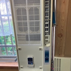 コロナ　窓用エアコン　リモコン・取り付け枠付き
の画像