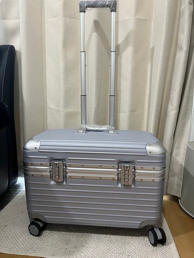新品　キャリーケース
