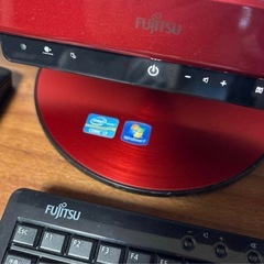 富士通 Windows 10 エスプリモ 赤 キーボードの画像