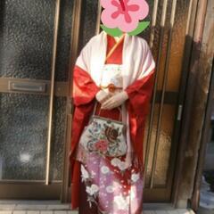 （成人式・卒業式）赤の振り袖と袴の画像