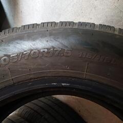引き取り 205/70R17.5 115/113L 4本 トラックタイヤ 夏タイヤ BSの画像