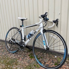 トレック TREK マドン MADONE 2.1シマノ アルミ ロードバイクの画像
