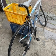 トレック TREK マドン MADONE 2.1シマノ アルミ ロードバイクの画像