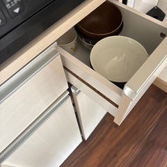 DIY？食器棚の画像