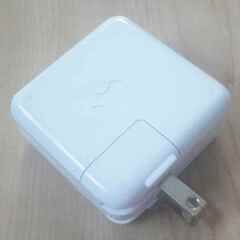 ★ＵＳＥＤ★アップル純正・５Ｖ・ＵＳＢ充電器・２個セット★の画像