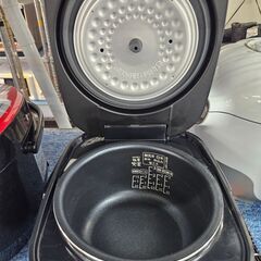 リサイクルショップどりーむ天保山店　No3253　炊飯器　アイリスオーヤマ　2021年製　３合炊き／0.54L　マグネットコンセントタイプの画像