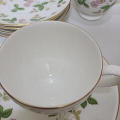 【ウェッジウッド】ワイルド ストロベリー ティーカップ&ソーサー (リー)の画像