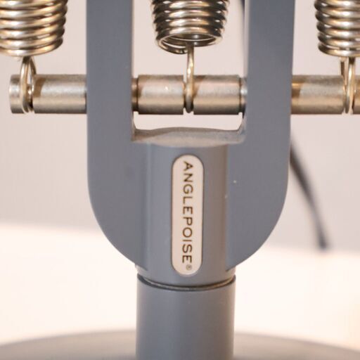 英国のブランドANGLEPOISE(アングルポイズ)のType75 MINI デスクランプ/スレートグレーです。インダストリアルな雰囲