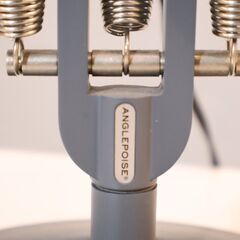 英国のブランドANGLEPOISE(アングルポイズ)のType75 MINI デスクランプ/スレートグレーです。インダストリアルな雰囲気のタスクライトとしてもおススメのオシャレな照明です♪/ACTUSの画像