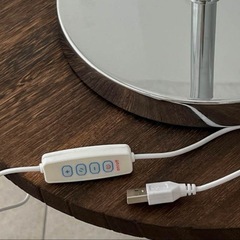 ホワイトシェード テーブルライトの画像