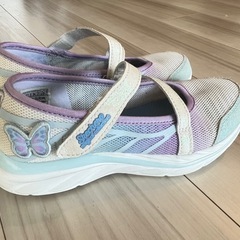 Skechers子供サンダル21.5cmの画像