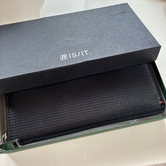 IS/ITの長財布の画像