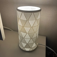 ニトリ　テーブルランプ　電球付きの画像