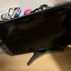 テレビとモニター(モニターはジャンク品)