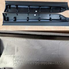 TOYOTA トヨタ カローラクロス サイドスカート 純正 75731-16820 75073-16010 75732-16730 75074-16010 75741-16570 75077-16010 75742-16560 75078-16010 の画像