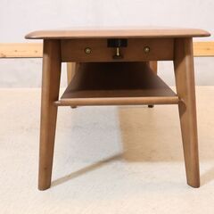 DAIMARU(大丸)のアルダー天然木 伸長式センターテーブルです。お部屋のスペースや作業に合わせて伸長可能なエクステンションテーブル。優しい質感が温かな印象のローテーブルは北欧系や和モダンなどに♪の画像