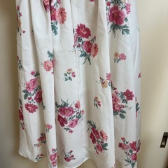 【美品】ホワイト花柄ワンピースの画像
