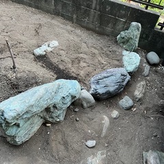 庭石や庭木、紫陽花、金木犀、カナメモチ、飾り置き石などの画像