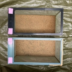 【 夏休みの自由研究に！ 】中古飼育水槽（昆虫飼育のマット付き！）：バーゲン中！予告なしに終了！早い者勝ち！ ※ 運が良ければ、地中の卵のふ化の可能性も（鈴虫）！最適な飼育環境を２個セットで！（2個組）【夏限定】の画像