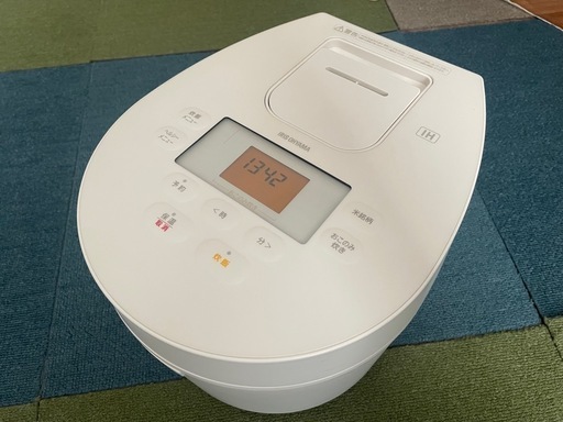 【美品】1年使用のみ！アイリスオーヤマ 5.5合炊き炊飯器（RC-IL50-W）