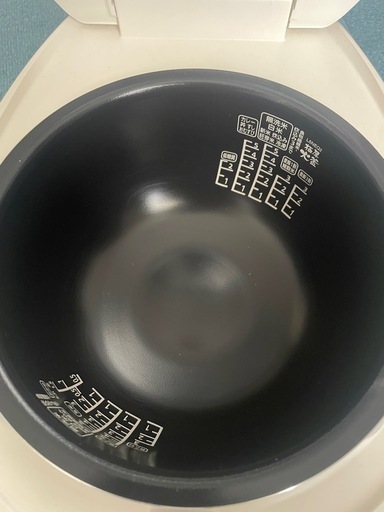 【美品】1年使用のみ！アイリスオーヤマ 5.5合炊き炊飯器（RC-IL50-W）