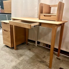 《売約済》【武蔵小山店】 ISSEIKI イッセイキ 学習机 デスク ワゴン ブックスタンド ３点セット アルダー材　木製デスク 勉強机 子供机 学習デスク 作業机 書斎机 シンプルデスク ナチュラルデスク 北欧風 無垢材 アルダー材 家具 セットデスク ワークデスク 天然木デスク 引き出し付き 学習机セット 子ども部屋 在宅ワーク リビング学習の画像