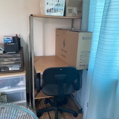 パソコンデスクと椅子