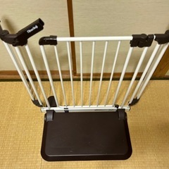 日本育児　ベビーゲート　おくだけとおせんぼ　おくとびら