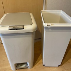 ゴミ箱　2つ