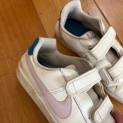 NIKE 21.5 スニーカーの画像