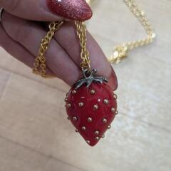 イチゴ　苺　ネックレスの画像