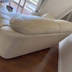 牛革ソファー　クリーム色の画像
