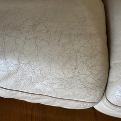 牛革ソファー　クリーム色の画像