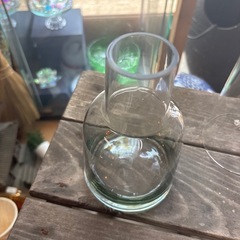 ガラス　フラワーベース　花瓶　グリーンの画像